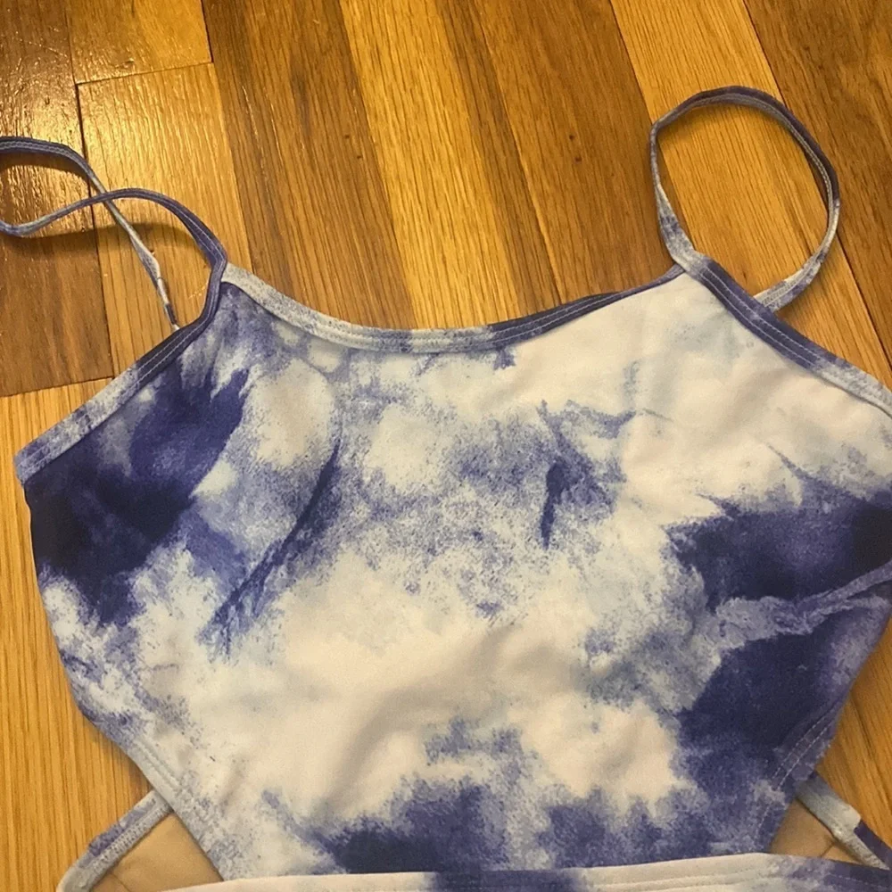 Old Navy Girls Blue and White Tie Dye One Piece Swimsuit Size L